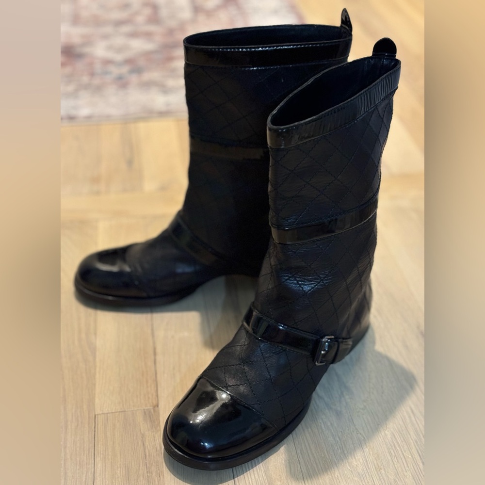 CHANEL Black Quilted patent leather tip Women's Boots size 40.5 US 10